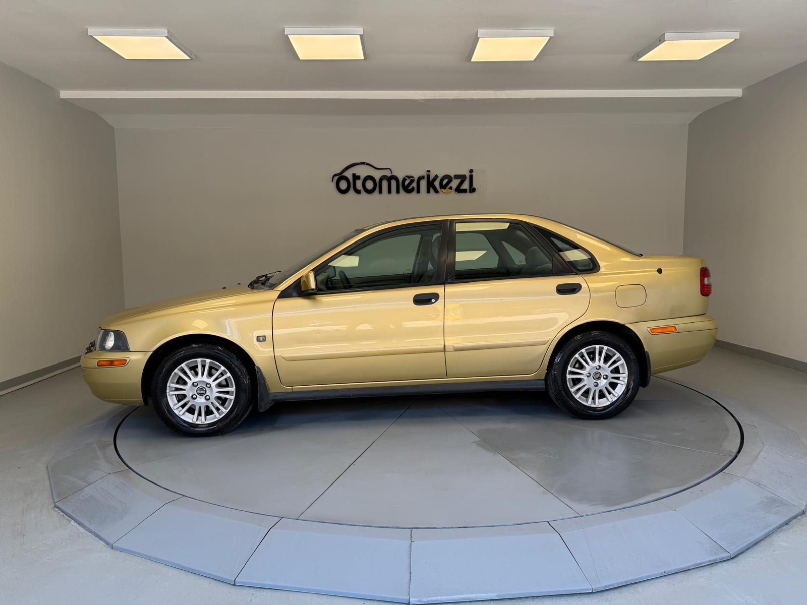 VOLVO S40 28